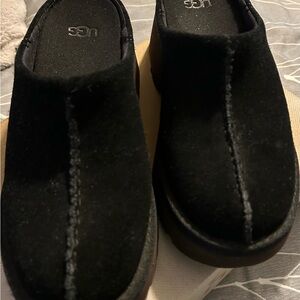 UGG Women’s New Heights Black Mules/Clogs